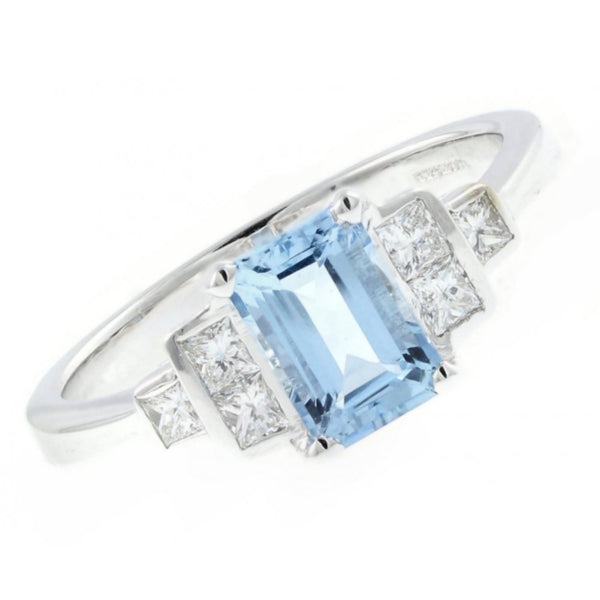 18ct white gold 1.07ct aquamarine & 0.28ct diamond ring