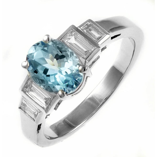 18ct white gold 0.95ct aquamarine & 0.21ct diamond ring