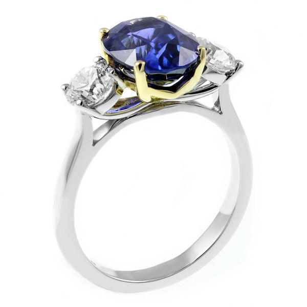Platinum 4.03ct sapphire & 1.01ct diamond 3 stone ring