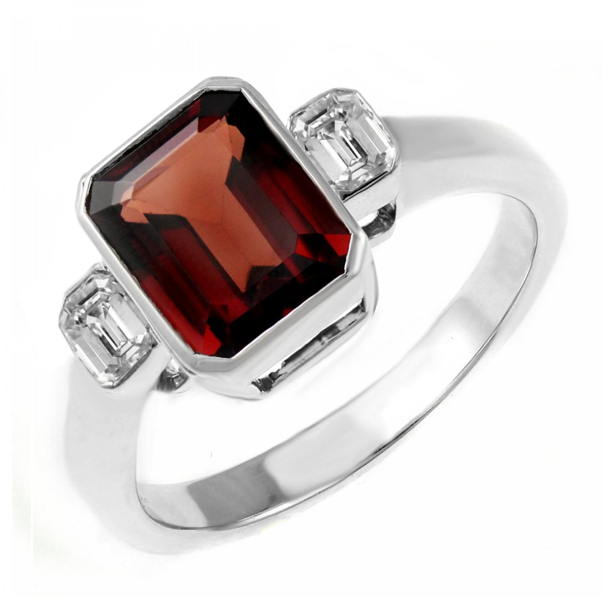18ct white gold 2.35ct garnet & 0.40ct diamond ring