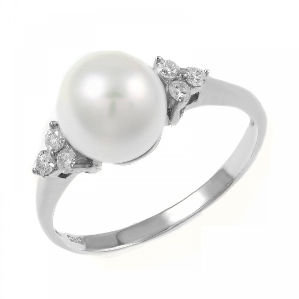 18ct white gold 8mm Akoya pearl & 0.15ct diamond ring