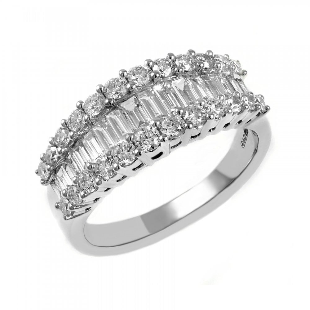 18ct white gold 1.28ct baguette & round brilliant diamond ring