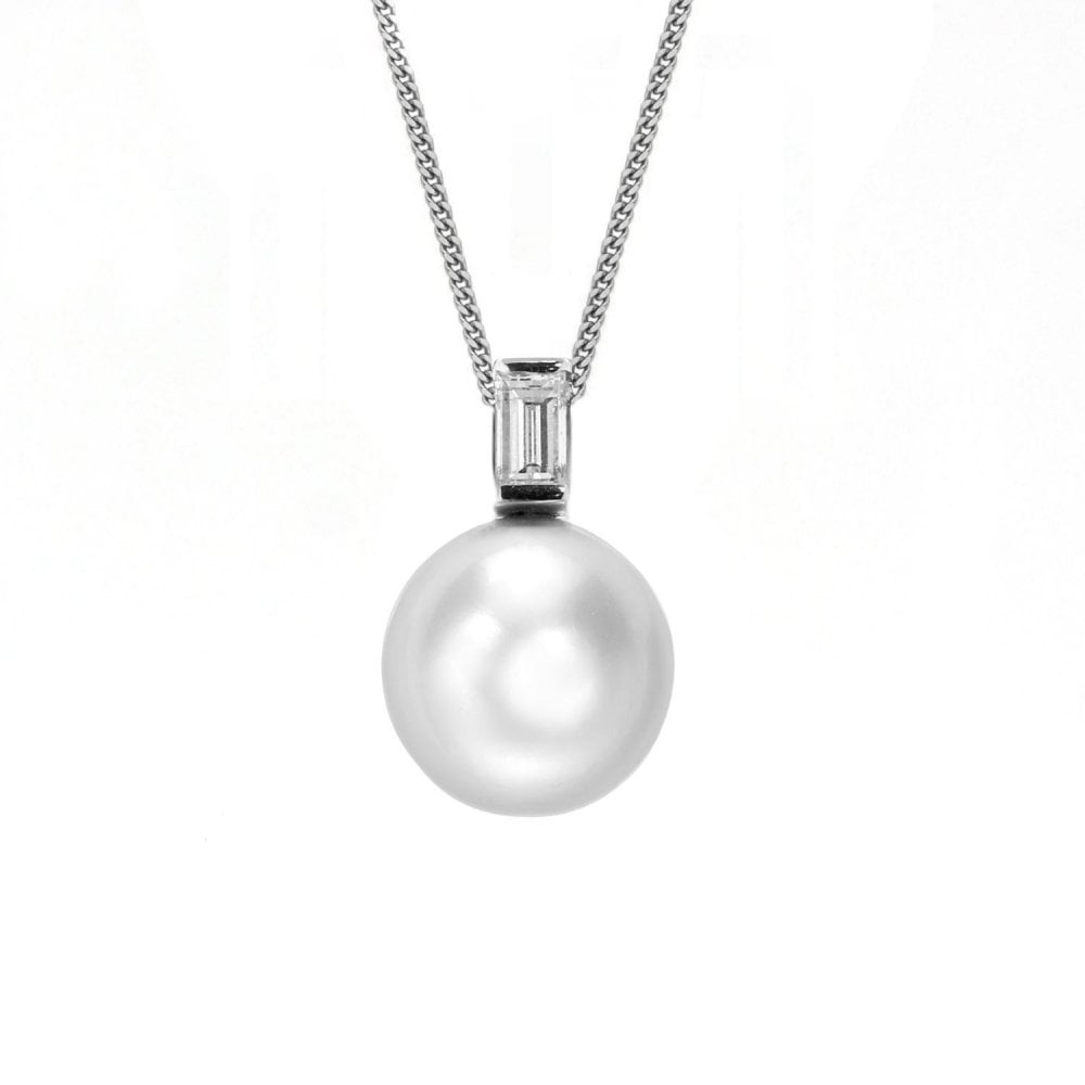 18ct white gold 10.5mm Tahitian pearl & 0.27ct diamond pendant