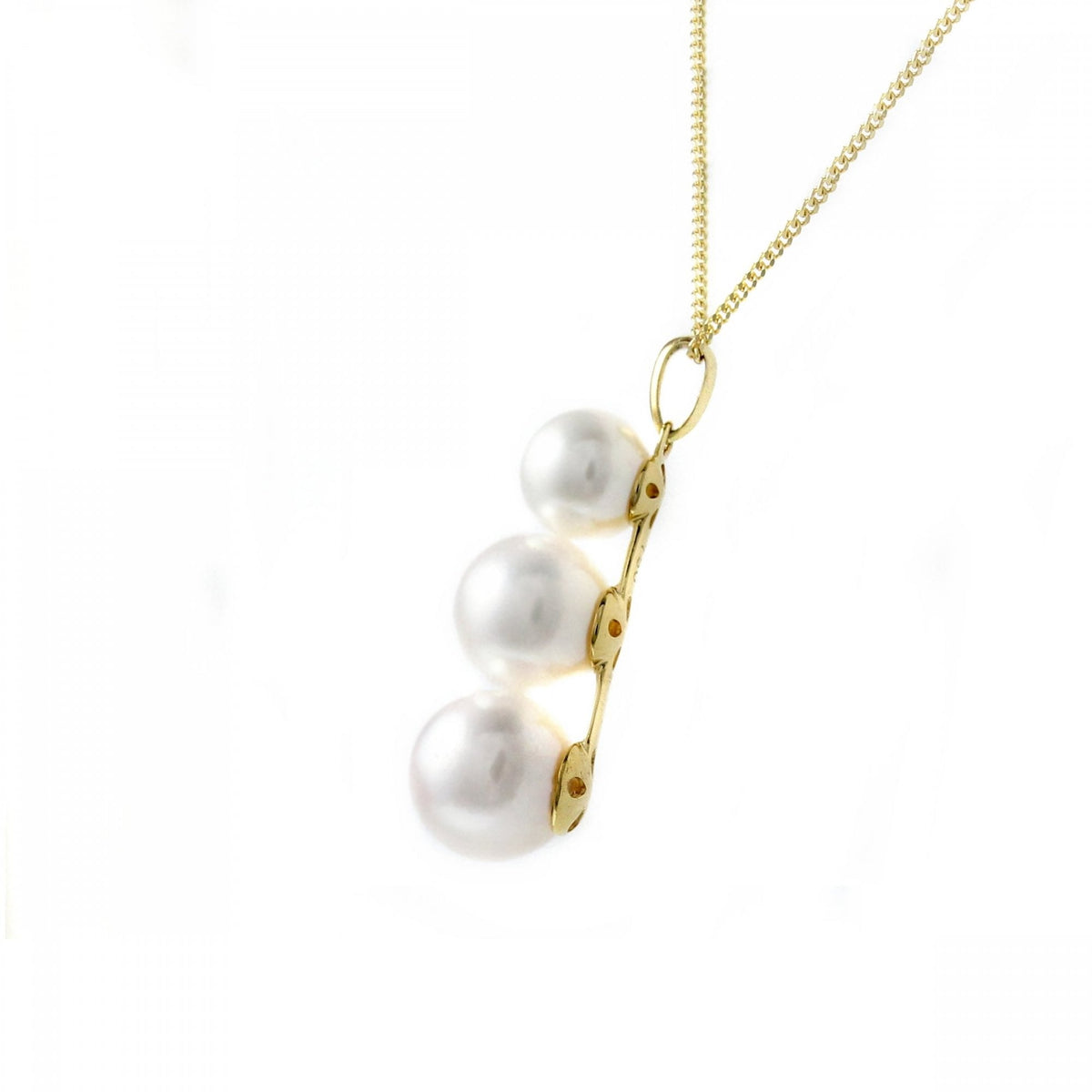 18ct yellow gold 6mm x 7.5mm Japanese Akoya triology pendant
