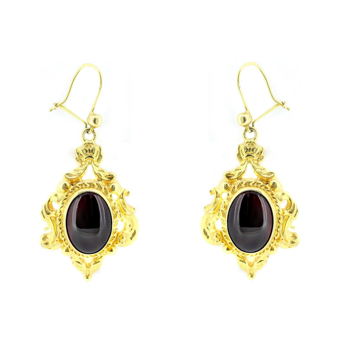 Preowned 9ct yellow gold 14mm x 10mm cabachon garnet earrings