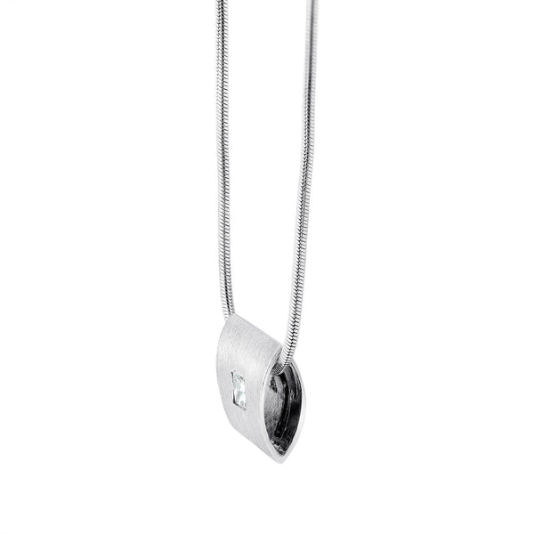 18ct white gold 0.22ct princess cut diamond pendant