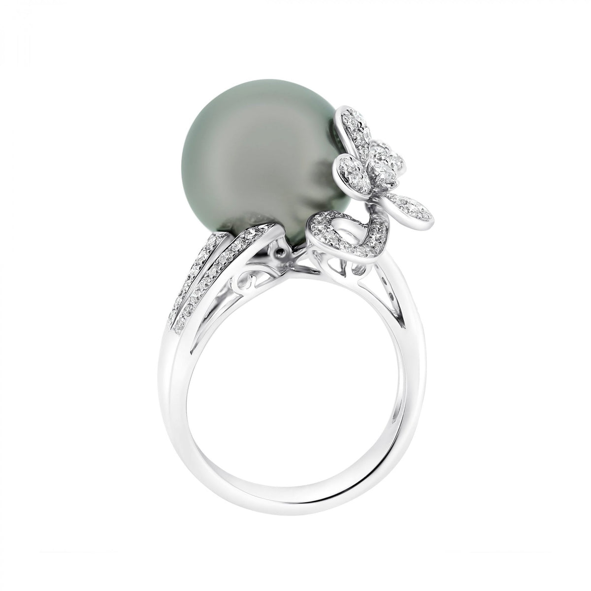 18ct white gold 13.6mm Tahitian pearl & 0.67ct diamond ring