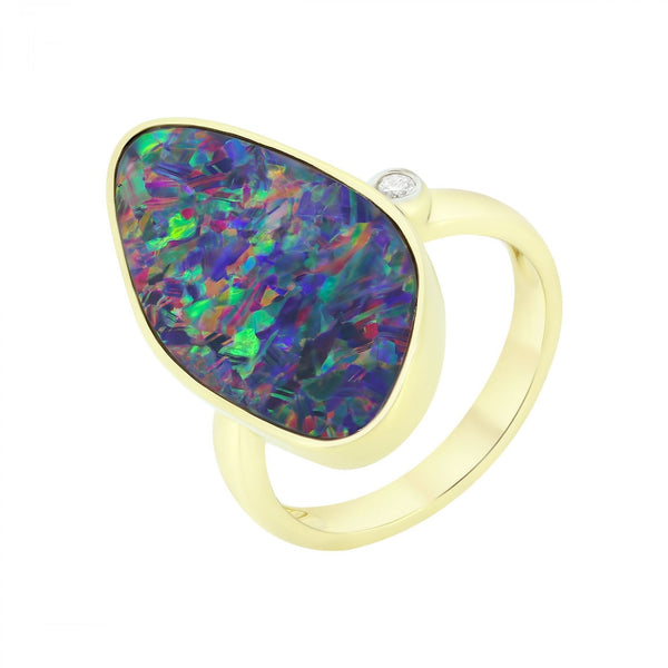 18ct yellow gold 6.69ct opal doublet & 0.06ct diamond ring