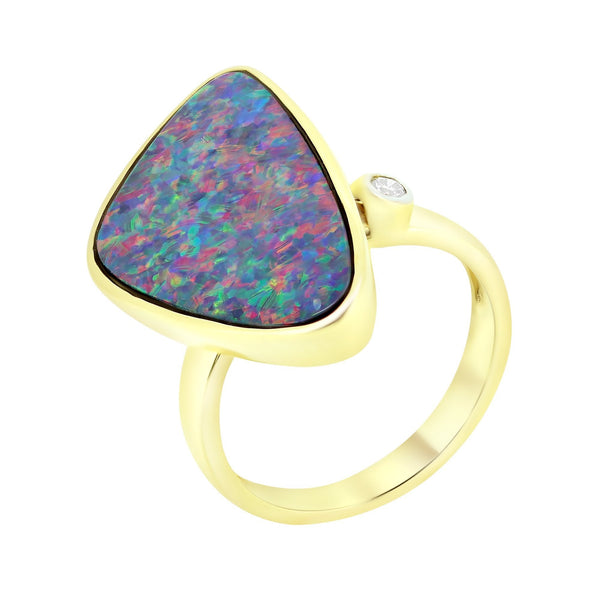 18ct yellow gold 6.69ct opal doublet & 0.06ct diamond ring