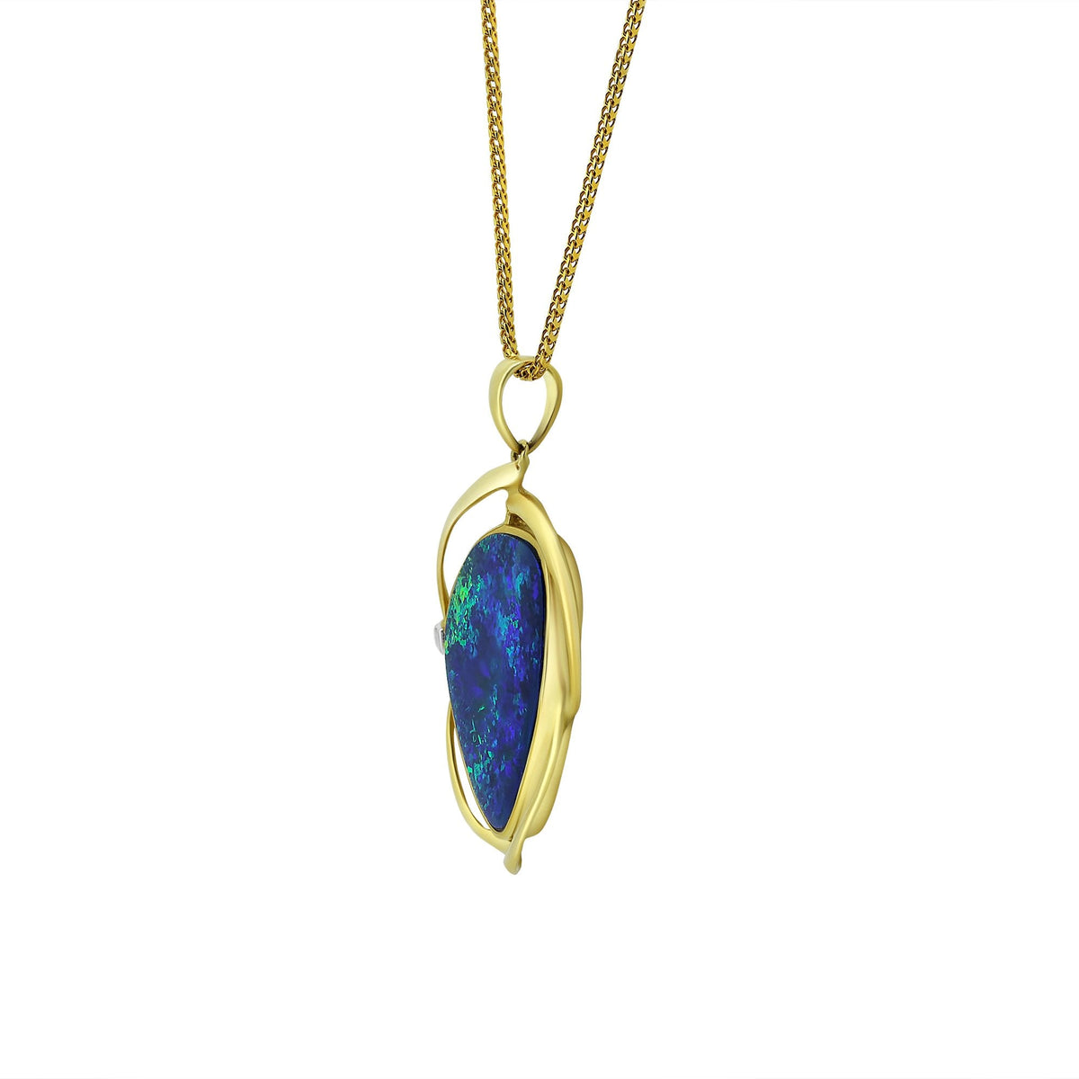 14ct yellow gold 4.12ct opal doublet & 0.01ct diamond pendant