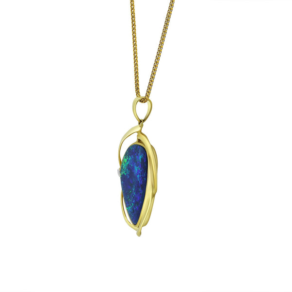 14ct yellow gold 4.12ct opal doublet & 0.01ct diamond pendant