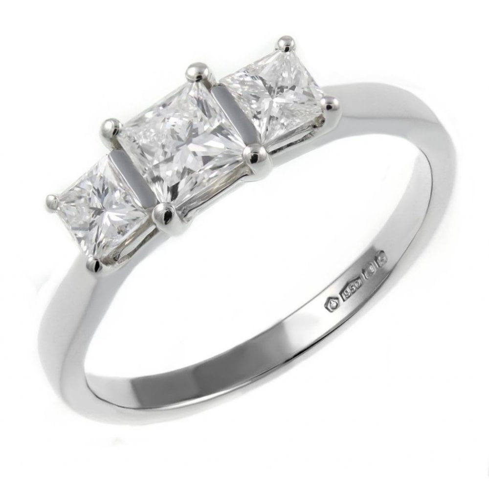 Platinum 1.10ct princess cut diamond graduated 3 stone ring