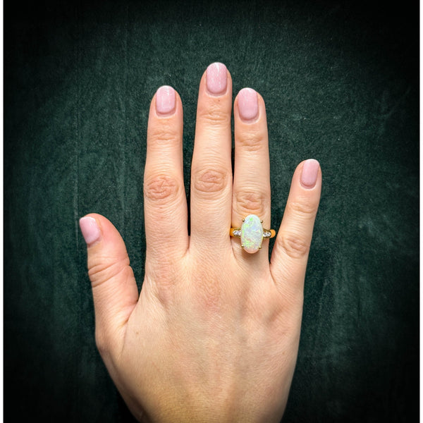 18ct yellow gold 4.45ct natural opal & 0.09ct diamond ring