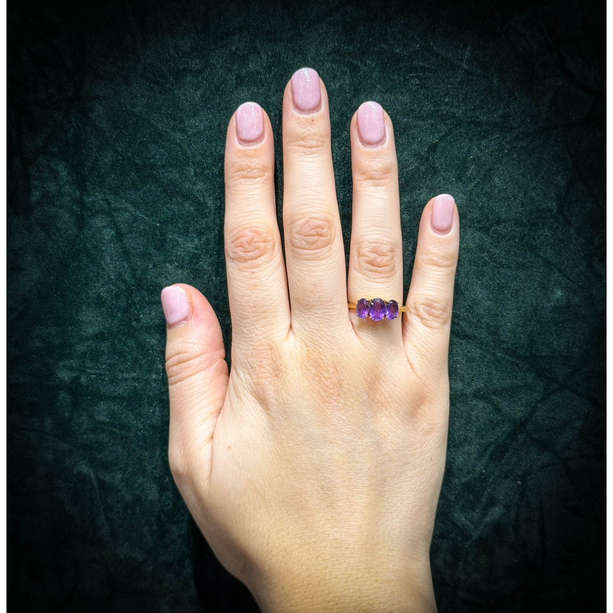 9ct yellow gold 7x5mm & 6x4mm oval amethyst 3 stone ring