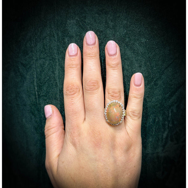 18ct yellow gold 11.57ct Ethiopian opal & 1.31ct diamond ring