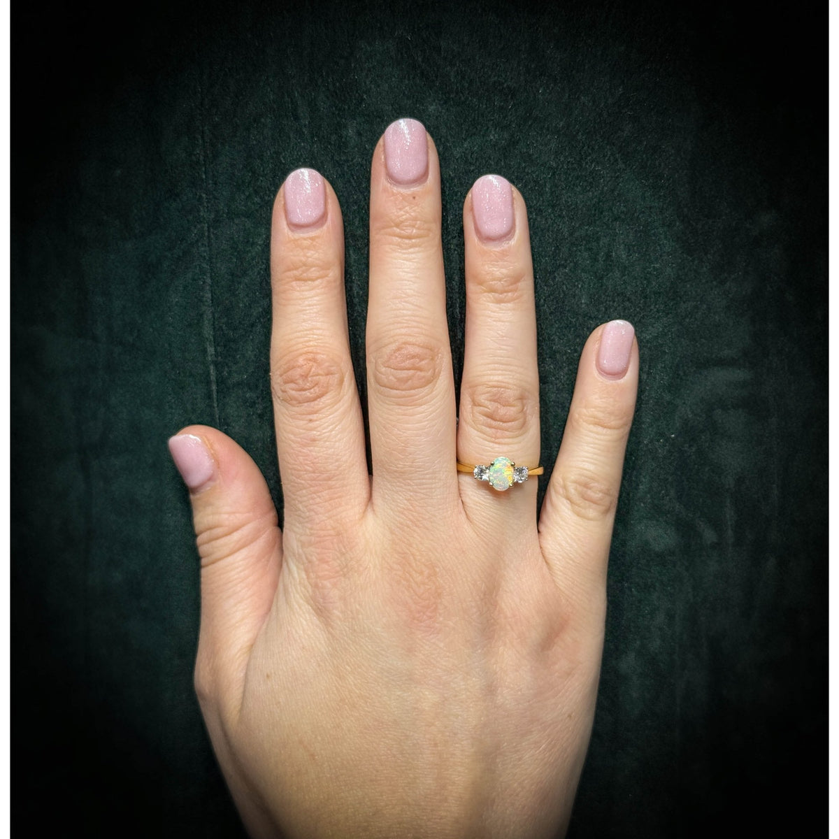 18ct yellow gold 0.36ct natural opal & 0.29ct diamond ring