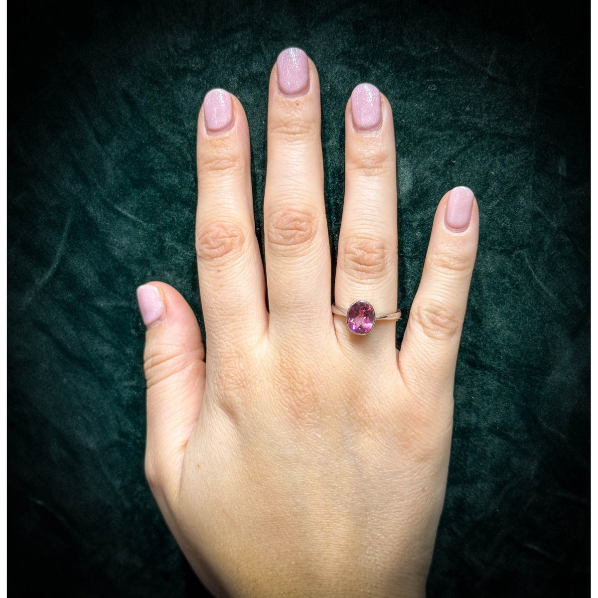 9ct white gold 9mm x 7mm oval pink topaz ring