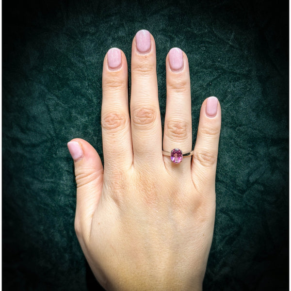 9ct white gold 9mm x 7mm oval pink topaz ring