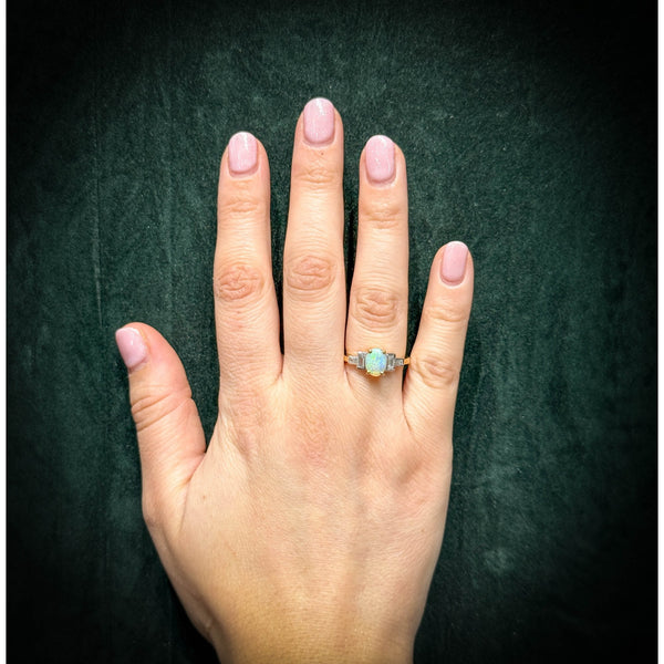 18ct yellow gold 0.84ct opal & 0.29ct diamond ring