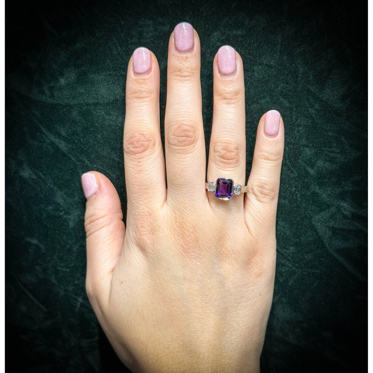 18ct white gold 2.25ct amethyst & 0.40ct diamond ring