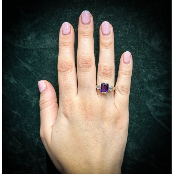 18ct white gold 2.25ct amethyst & 0.40ct diamond ring