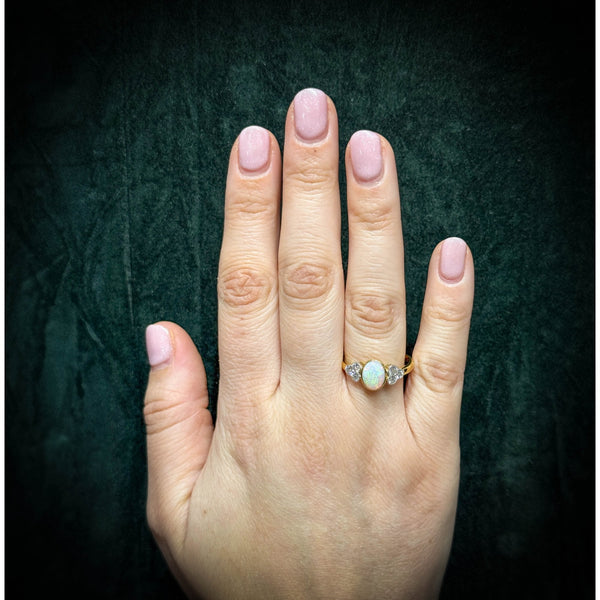 18ct yellow gold 0.77ct natural opal & 0.38ct diamond ring