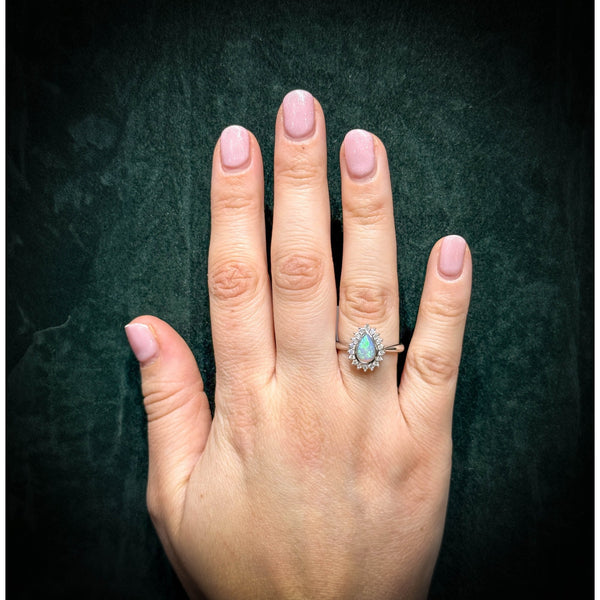 14ct white gold 0.50ct natural opal & 0.22ct diamond ring