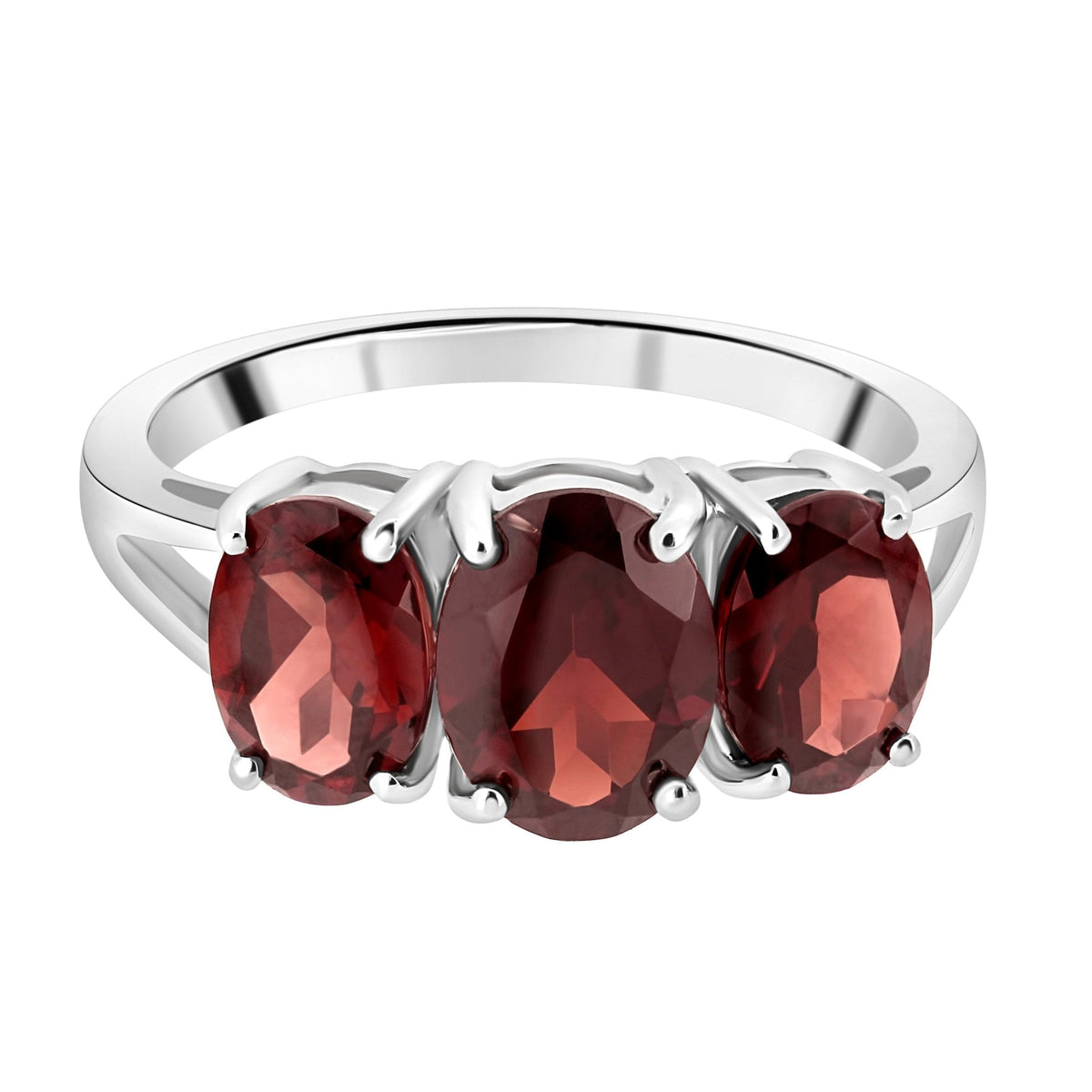 9ct white gold 8x6mm & 7x5mm garnet graduated 3 stone ring