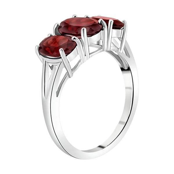 9ct white gold 8x6mm & 7x5mm garnet graduated 3 stone ring