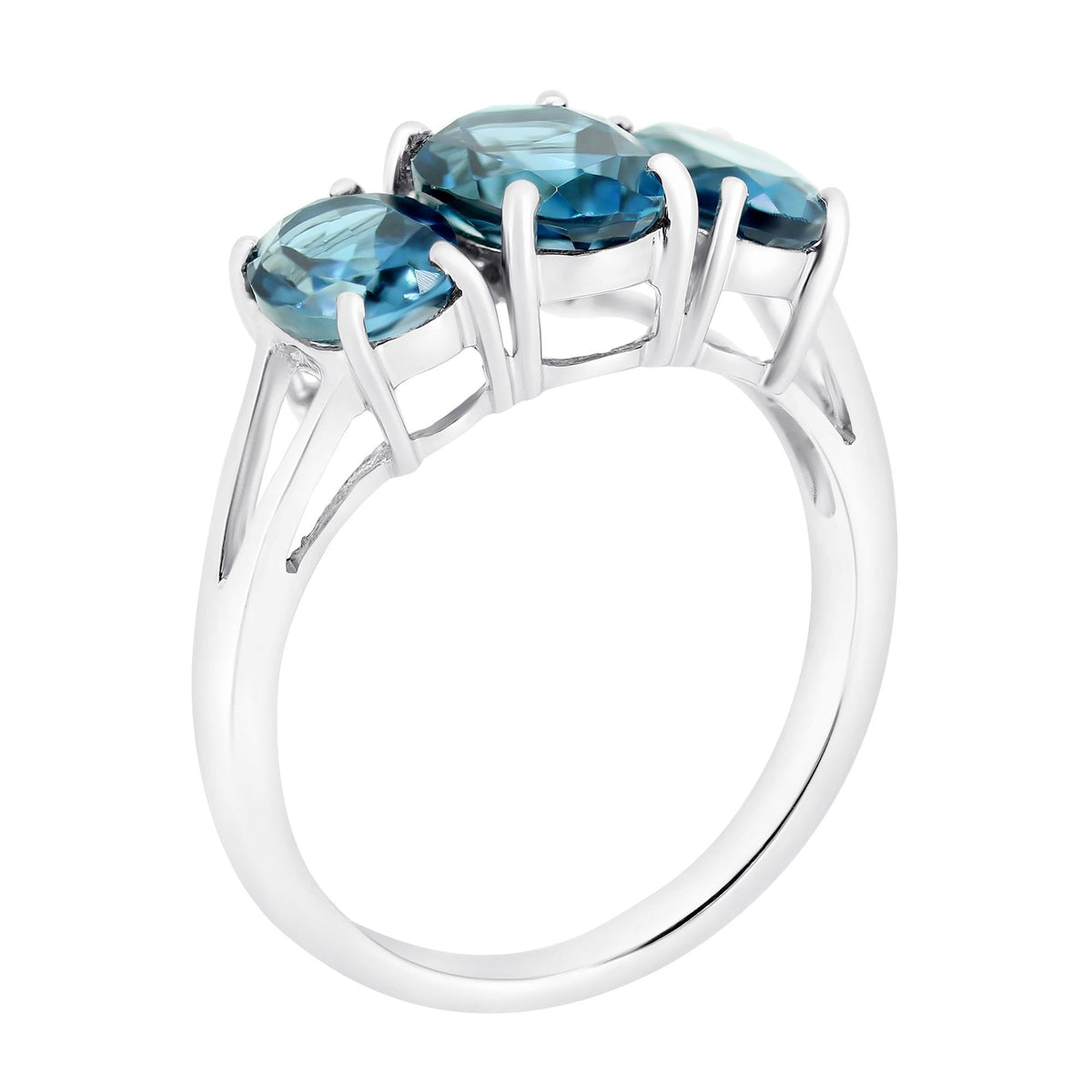 9ct white gold 3.40ct London blue topaz graduated 3 stone ring