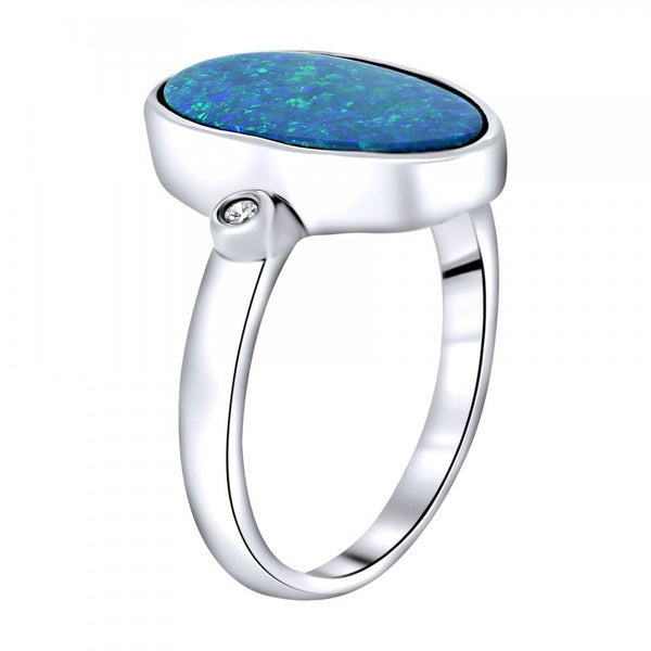 18ct white gold 2.32ct opal doublet & 0.05ct diamond ring
