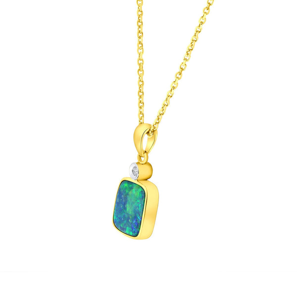 14ct yellow gold 1.97ct opal doublet & 0.01ct diamond pendant