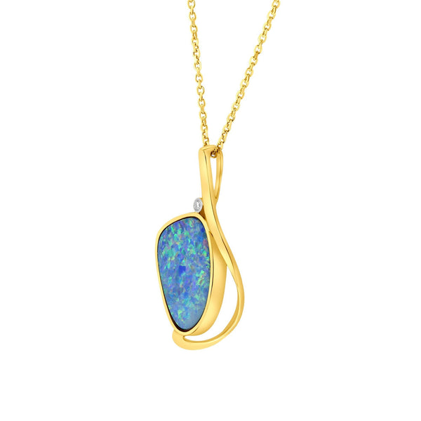 14ct yellow gold 4.48ct opal doublet & 0.02ct diamond pendant