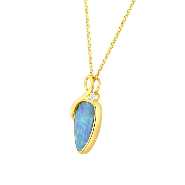 14ct yellow gold 2.35ct opal doublet & 0.01ct diamond pendant