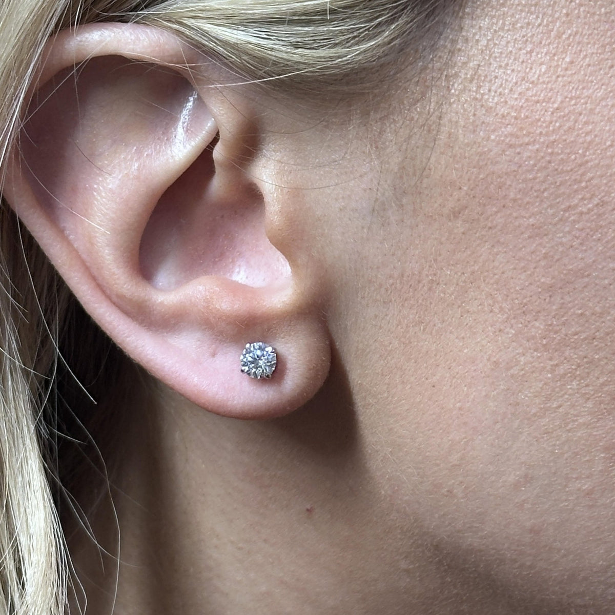 Lab grown platinum 0.64ct D VVS2 IGI round diamond earrings