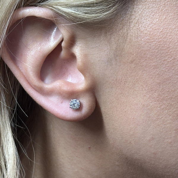 Lab grown platinum 0.64ct D VVS2 IGI round diamond earrings
