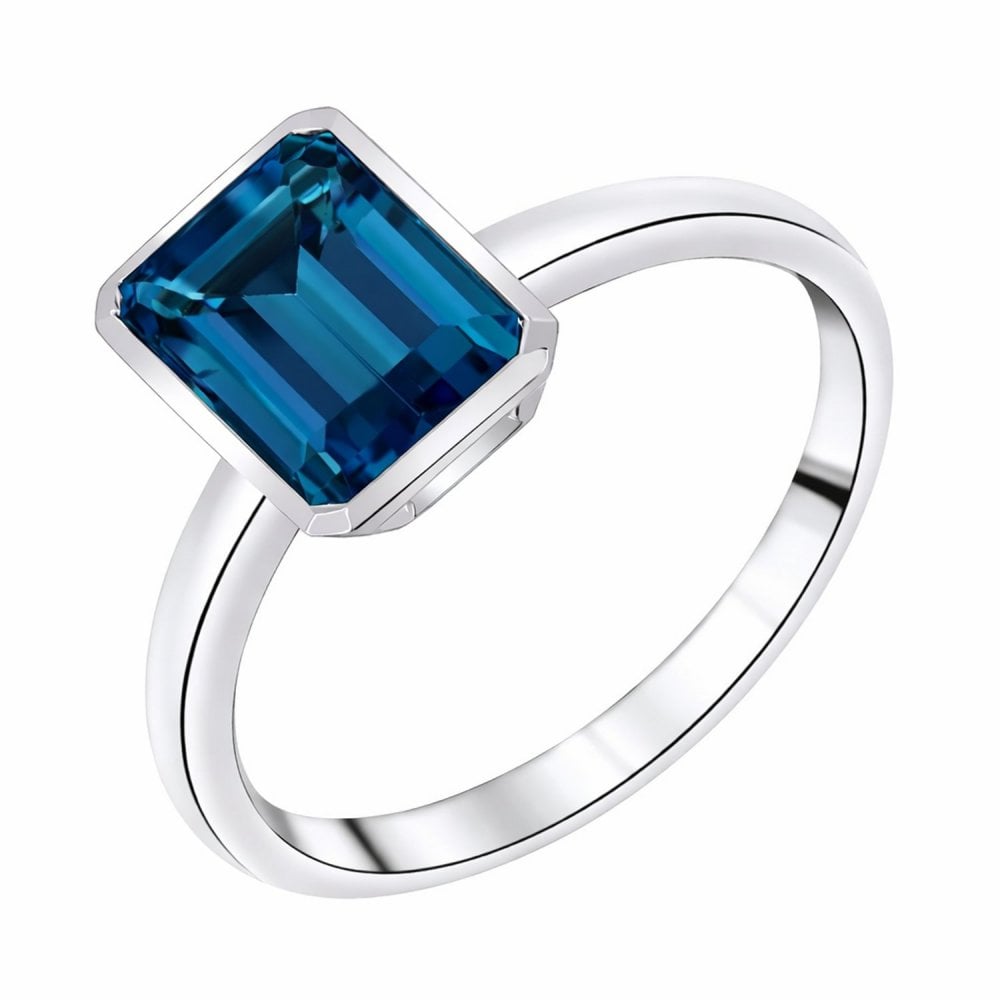 9ct white gold 8mm x 6mm London blue topaz ring