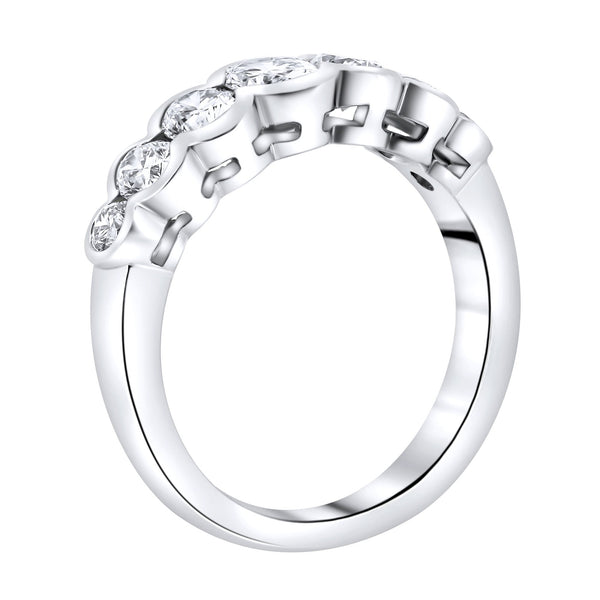18ct white gold 1.36ct oval & round brilliant diamond ring